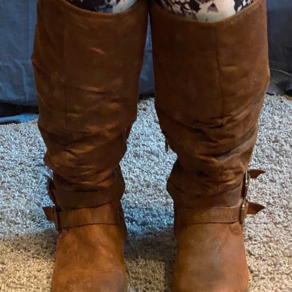 Brown boots. Furlined. So comfy! - Picture 2 of 8